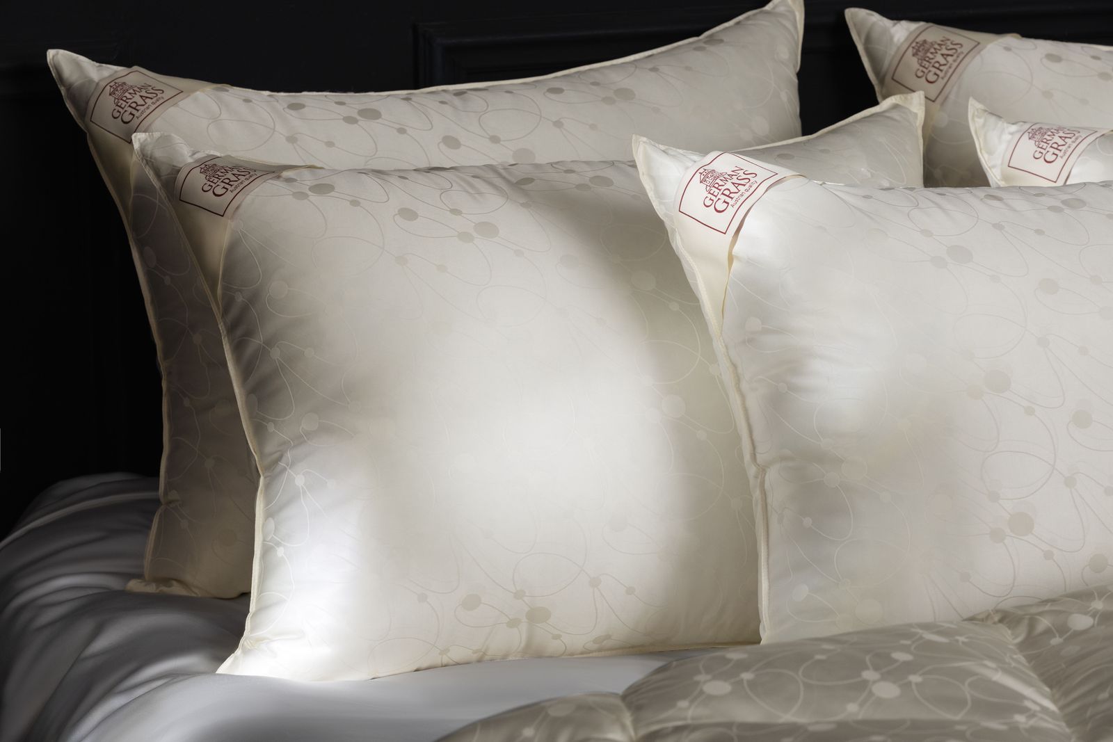 Подушка из пуха гаги EXCLUSIVE SILK EIDER DOWN средняя 50х68